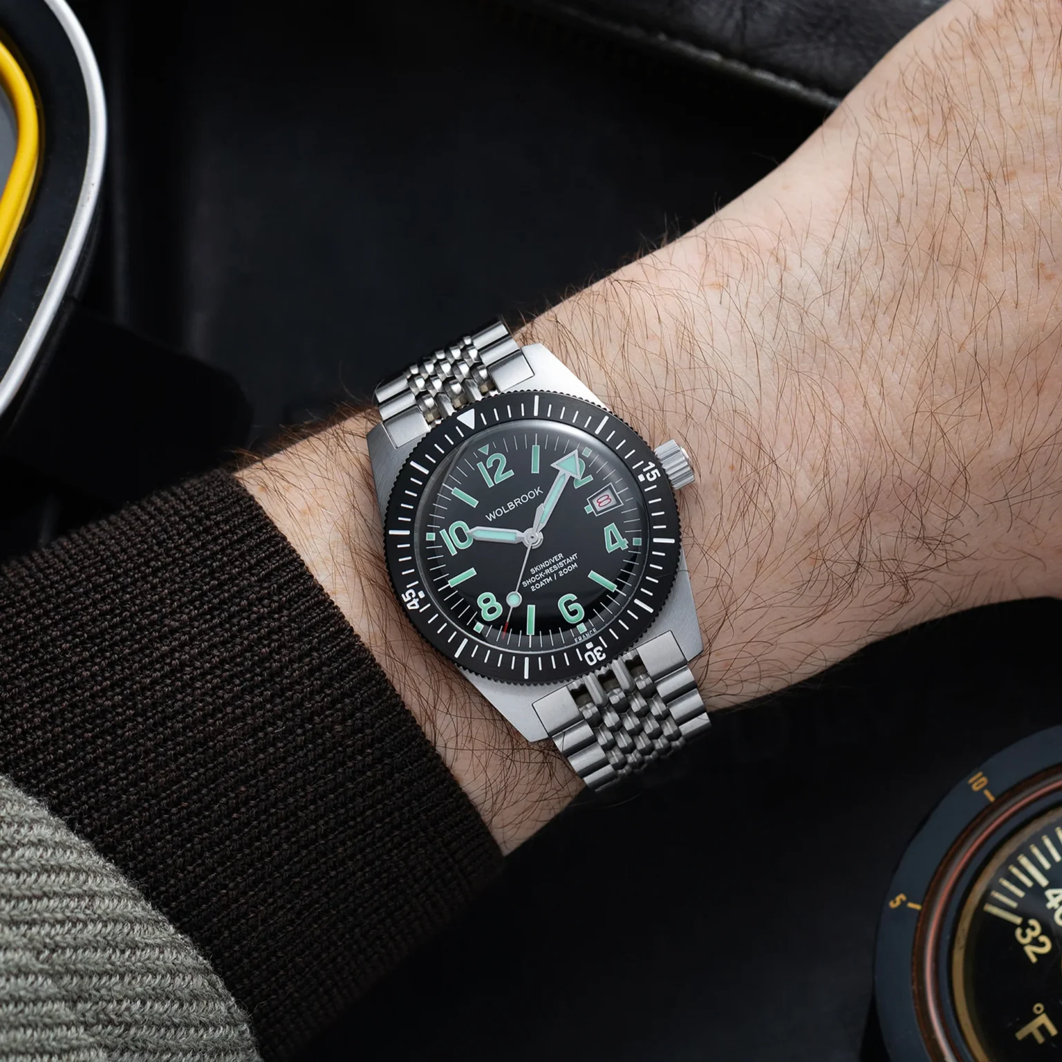 Swatch × Audemars Piguet : la Royal Pop Montre horlogère en gros plan