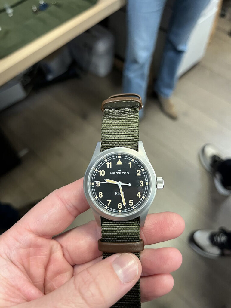 Hamilton × APH : quatre heures dans le mouvement H-50 Masterclass horlogère Hamilton à l’Atelier Parisien d’Horlogerie