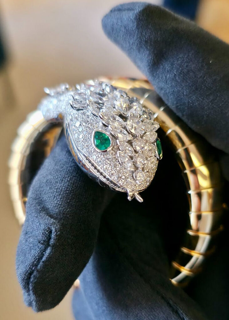 Visite de la manufacture Bvlgari Broche haute joaillerie Bvlgari