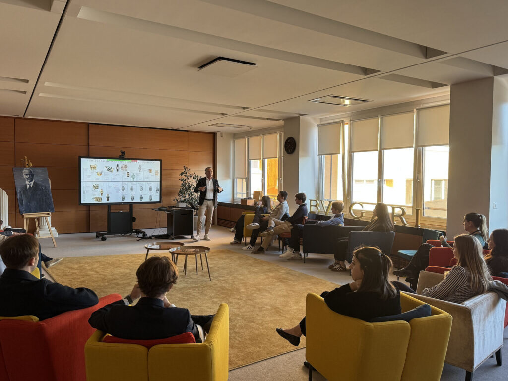 Visite de la manufacture Bvlgari La présentation dans le showroom