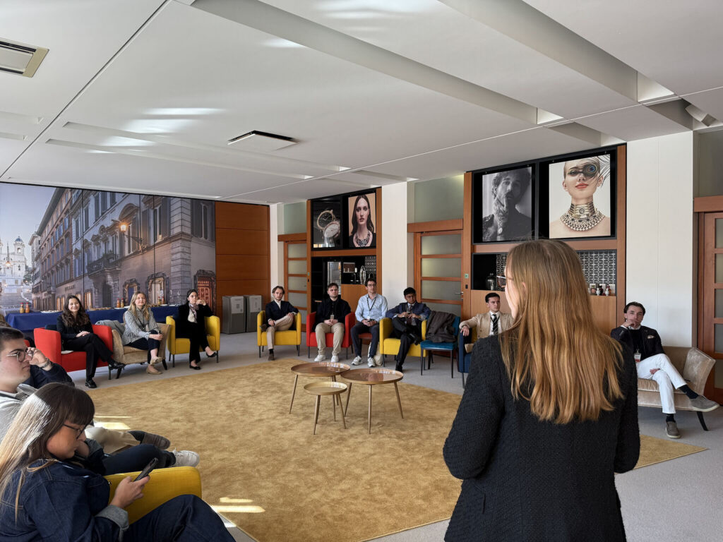 Visite de la manufacture Bvlgari Échanges avec les équipes Bvlgari