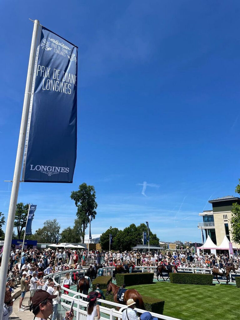 Longines × WCBS au Prix de Diane Bannière Prix de Diane Longines à l’hippodrome de Chantilly