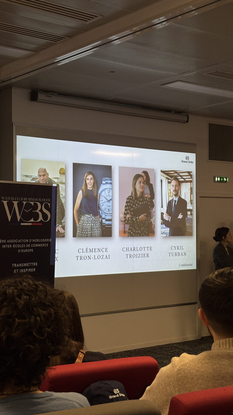 Roll-up WCBS et campagne Grand Seiko projet&eacute;e pendant la conf&eacute;rence au campus EDHEC de Paris