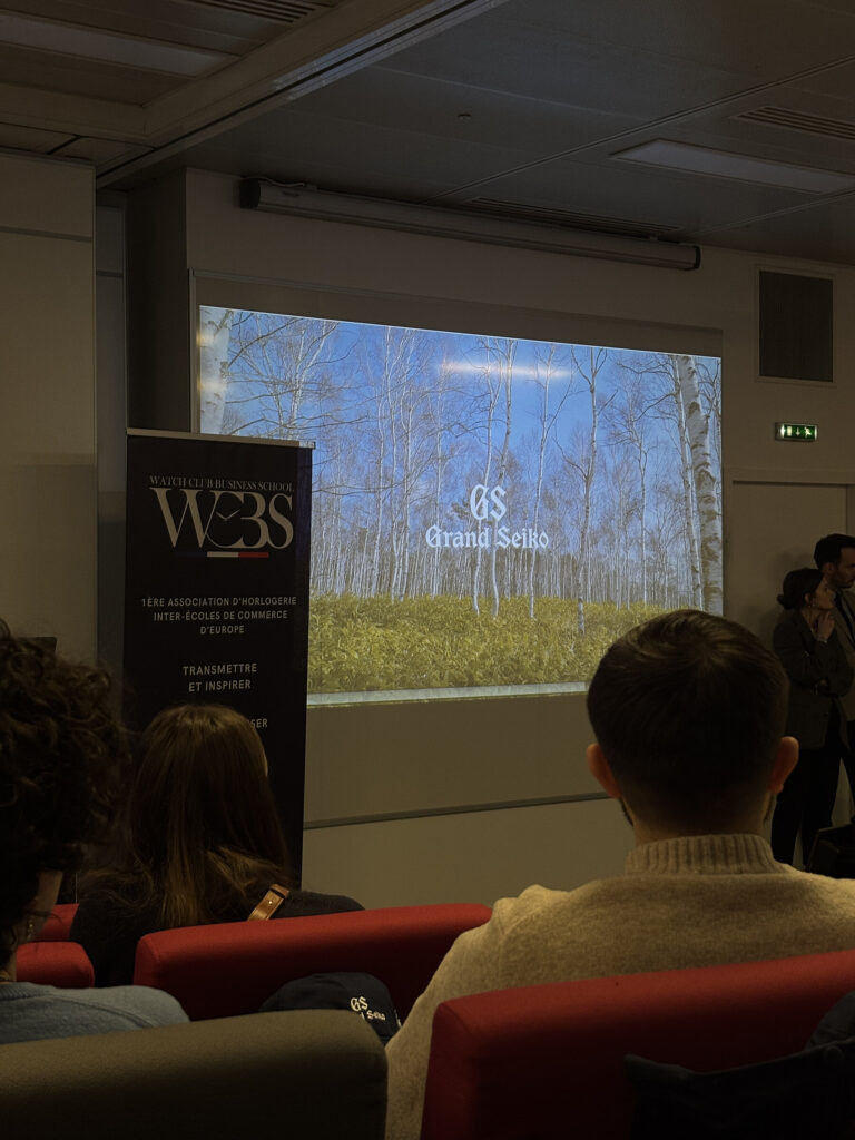 Le public de la conf&eacute;rence Grand Seiko face &agrave; l&rsquo;&eacute;cran, campus EDHEC de Paris