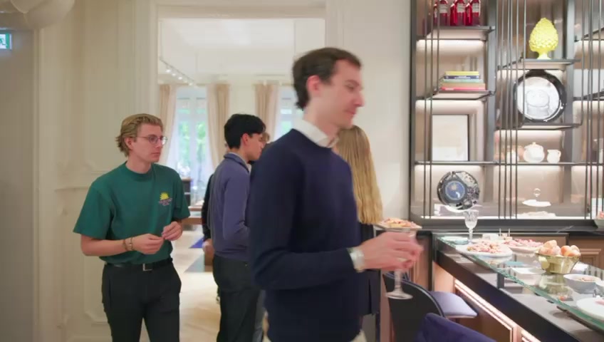 Membres et adhérents du WCBS lors du cocktail à la Casa Panerai, sur les Champs-Élysées