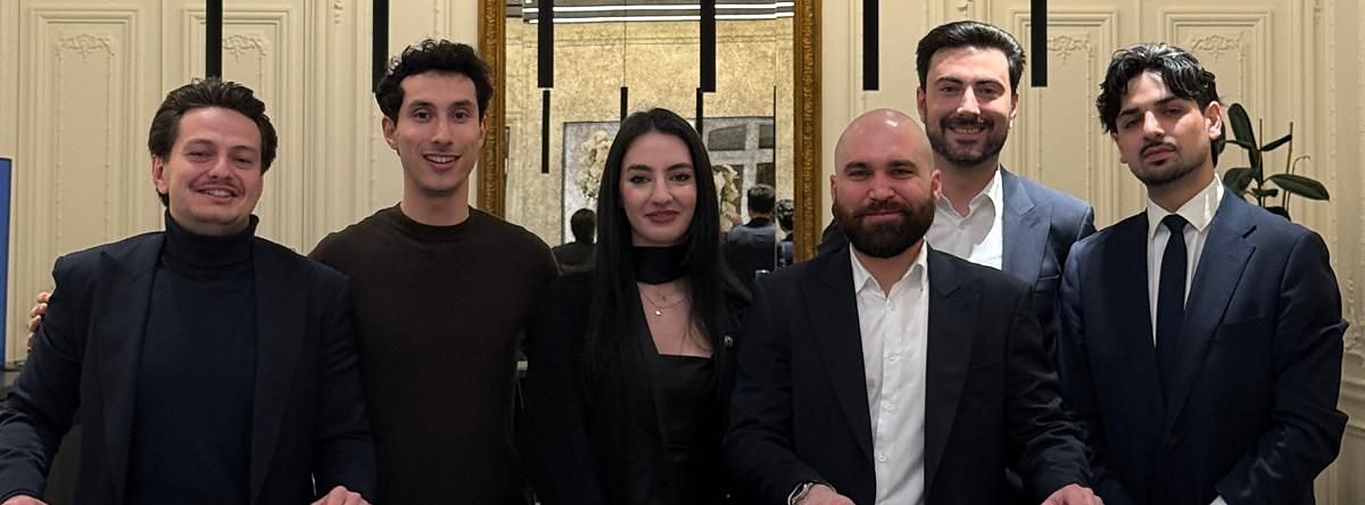 Le groupe du WCBS réuni dans la boutique IWC des Champs-Élysées, bannière de l'article