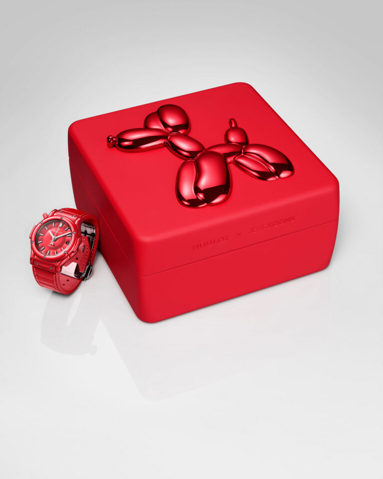 La Classic Fusion Balloon Dog rouge et son écrin inspiré du Balloon Dog