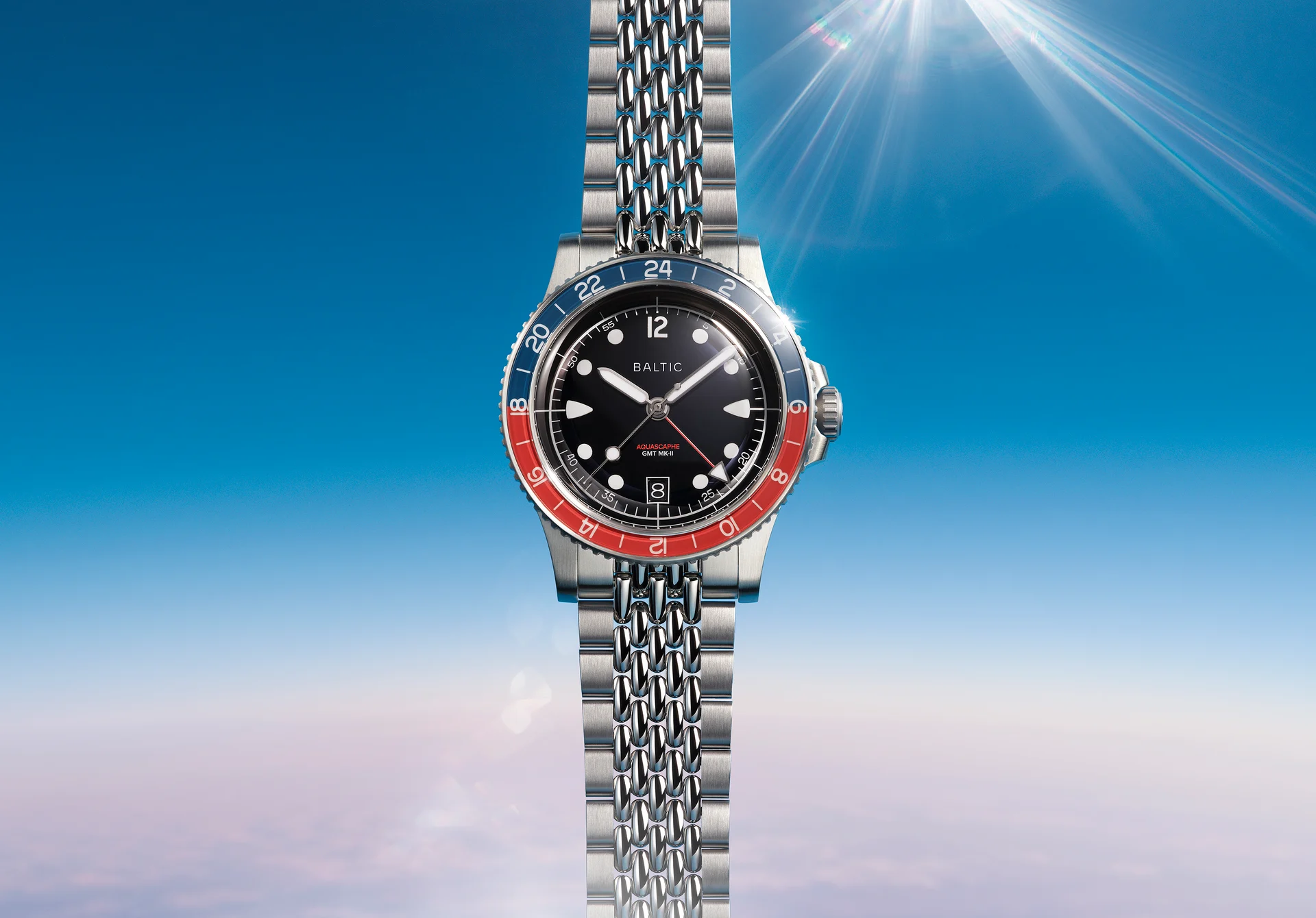 Baltic Aquascaphe GMT MK-II : un vrai GMT voyageur, plus accessible face closeup aquascaphe gmt mk ii blue red