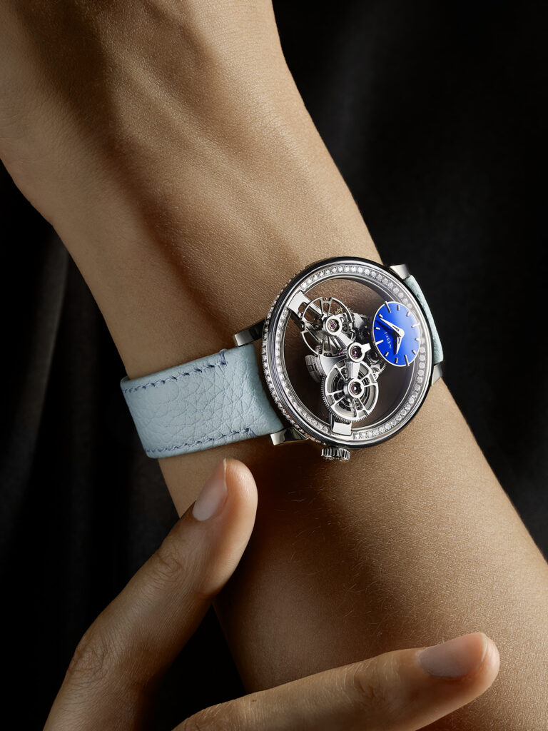 MB&F SP One Pavée : 255 diamants pour souligner une architecture La MB&F SP One Pavée portée au poignet