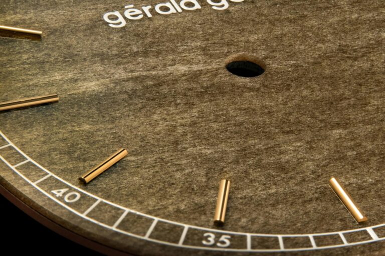 Gerald Genta Geneva Minute Repeater Golden Obsidian La Gerald Genta Golden Obsidian de trois quarts