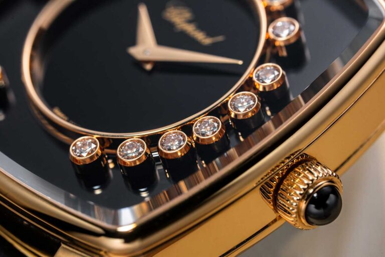 Chopard Happy Diamonds Heritage Le fond saphir de la Chopard Happy Diamonds Heritage, calibre 10.01-C