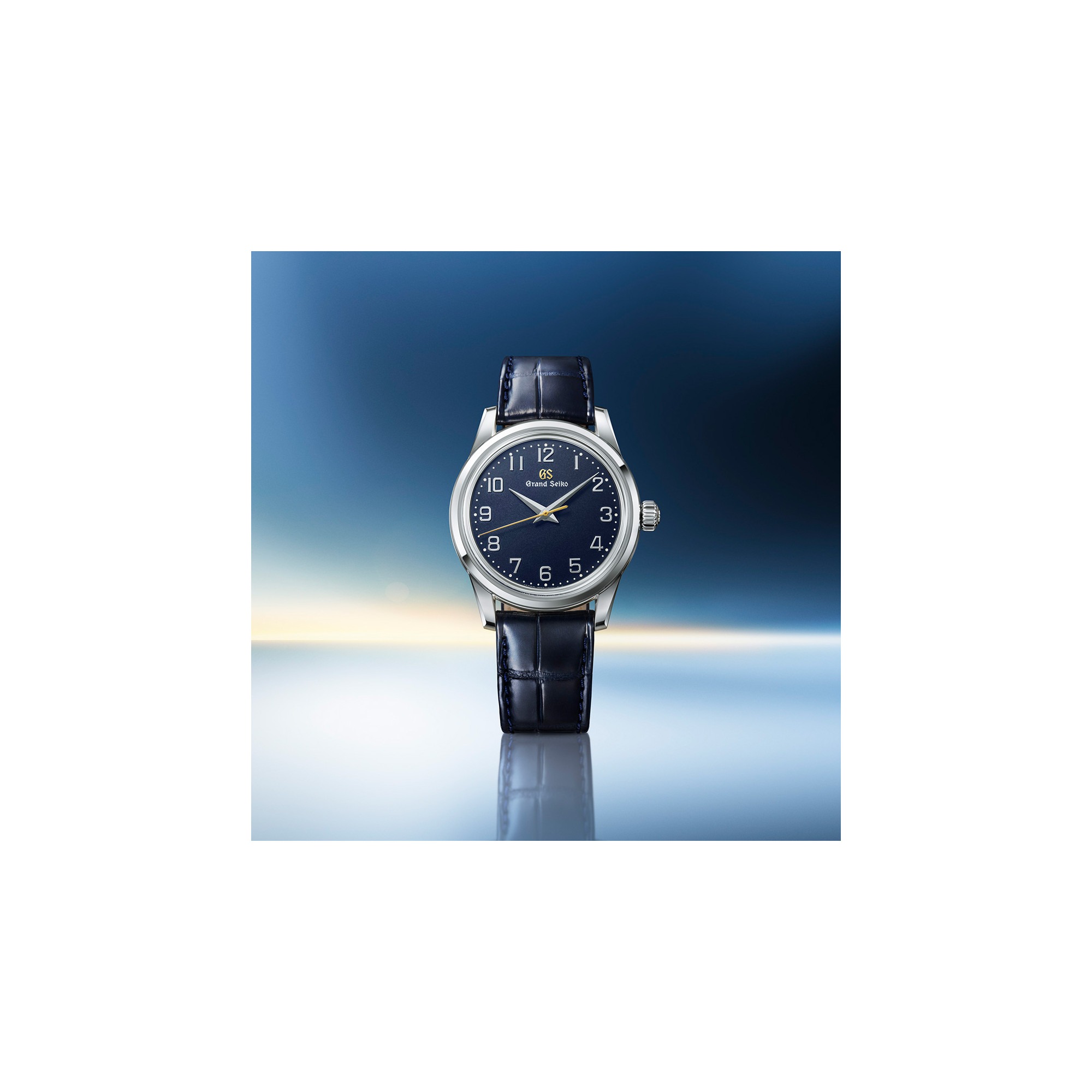 La Grand Seiko SBGW325 en ambiance, cadran bleu marine inspiré de la teinture à l’indigo