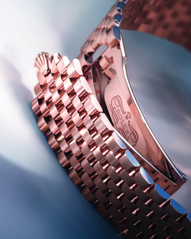 Rolex Perpetual Padellone : la porte refermée en 1953 vient de se rouvrir Détail du bracelet Settimo en or Everose, sept maillons polis et fermoir Crownclasp dissimulé