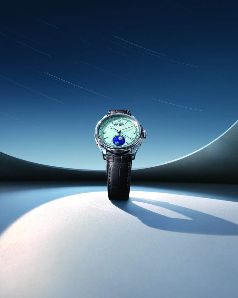 Rolex Perpetual Padellone : la porte refermée en 1953 vient de se rouvrir La Perpetual Padellone en platine, cadran bleu glacier et bracelet alligator noir, vue de face