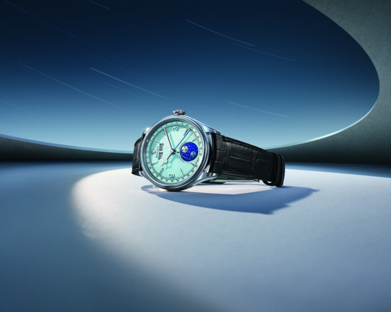 Rolex Perpetual Padellone : la porte refermée en 1953 vient de se rouvrir La Perpetual Padellone en platine posée de trois quarts, cadran bleu glacier