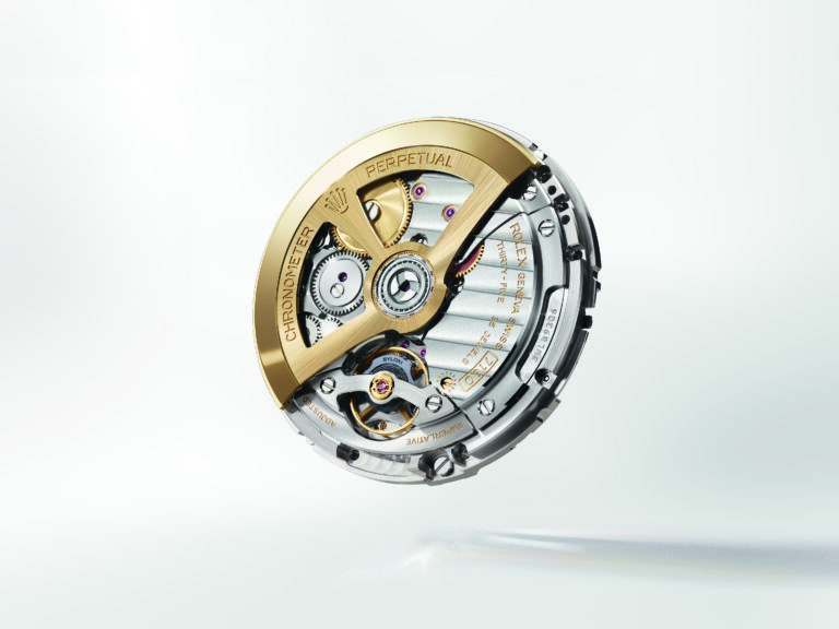 Rolex Perpetual Padellone : la porte refermée en 1953 vient de se rouvrir Le calibre 7190 vu de dos : masse oscillante en or jaune, ponts décorés de Côtes de Genève Rolex, 35 rubis