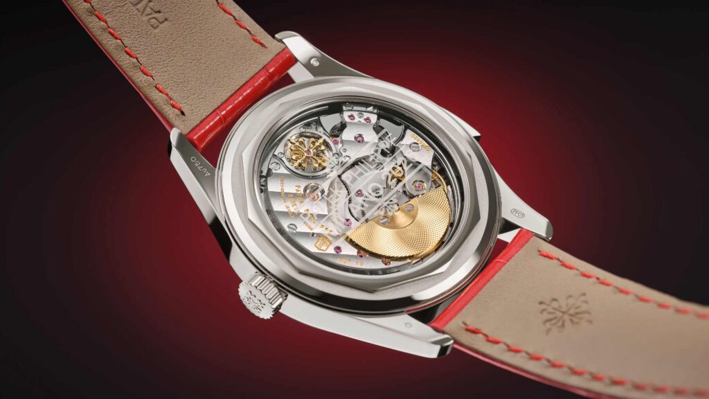 Patek Philippe dévoile sept éditions limitées à Milan Le dos de la Patek Philippe 7047G rouge, calibre R 27 PS à micro-rotor en or guilloché